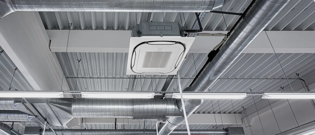 高所・特殊環境にも対応可能な設備と技術